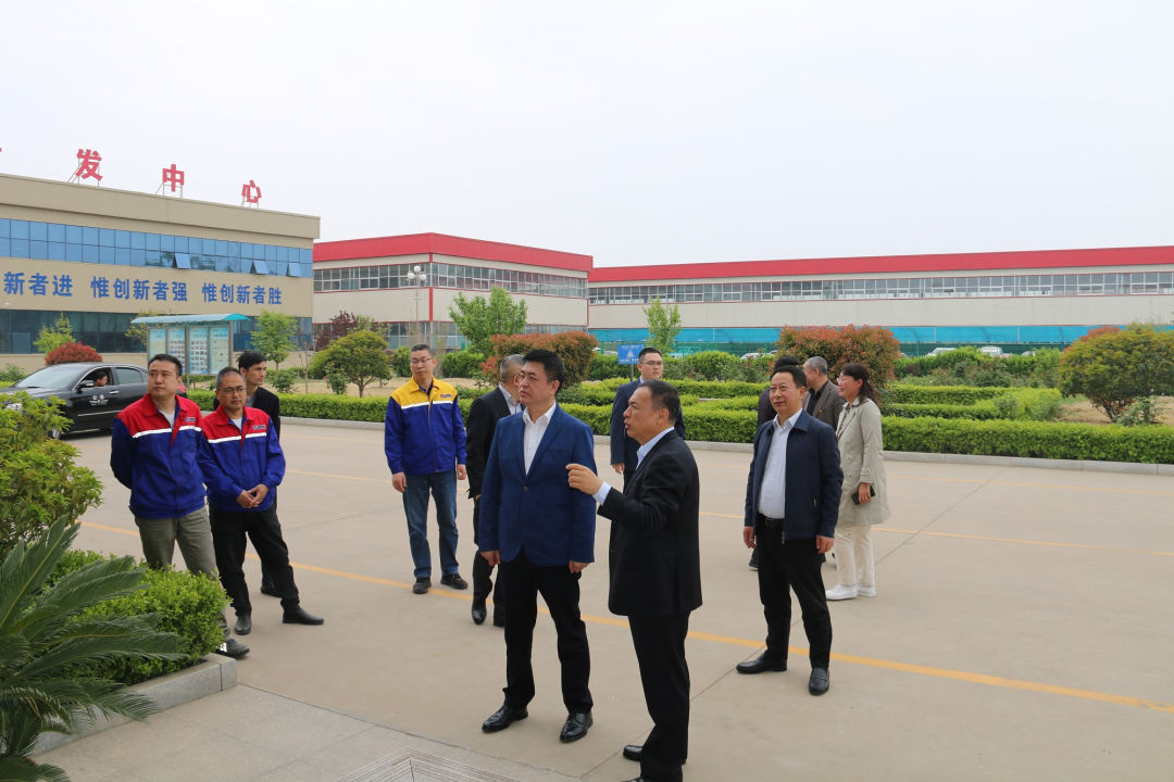 青島市政協(xié)副主席、市工商聯(lián)主席崔作一行蒞臨銳智股份調(diào)研考察