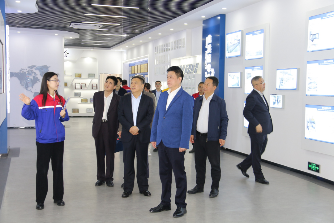 青島市政協(xié)副主席、市工商聯(lián)主席崔作一行蒞臨銳智股份調(diào)研考察